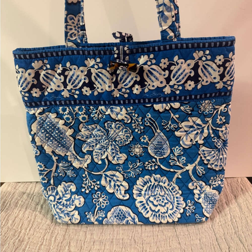 Vera Bradley Blue Lagoon White Floral Toggle Tote